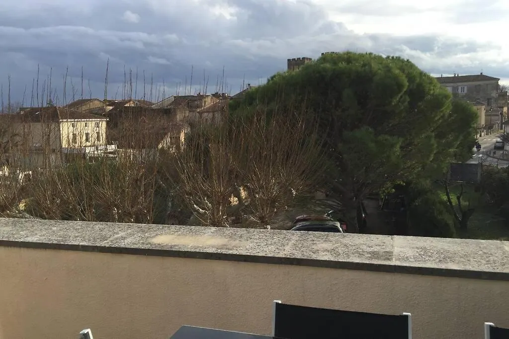 Appartement Duplex lumineux sur gde terrasse, parking, livebox à Entraigues-sur-la-Sorgue