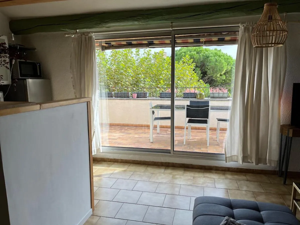 Appartement Duplex lumineux sur gde terrasse, parking, livebox à Entraigues-sur-la-Sorgue France