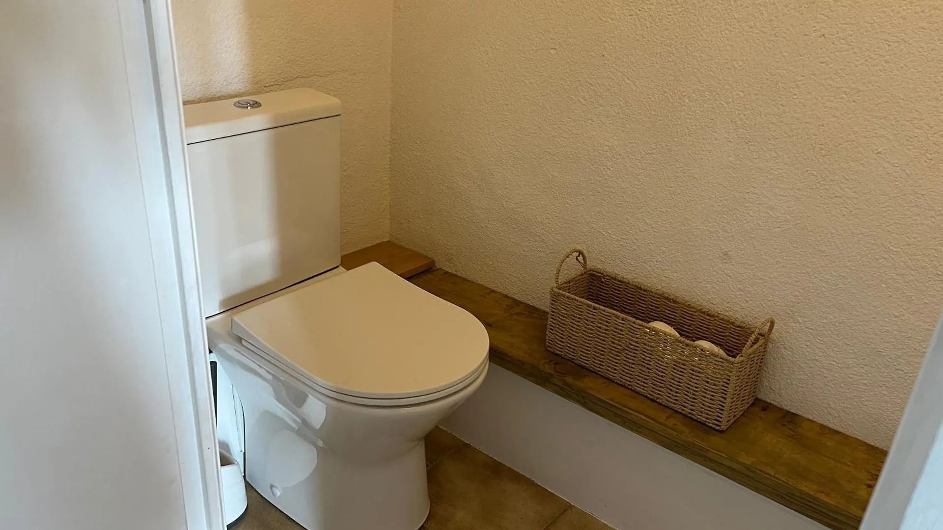 Appartement Duplex lumineux sur gde terrasse, parking, livebox à Entraigues-sur-la-Sorgue 0*,