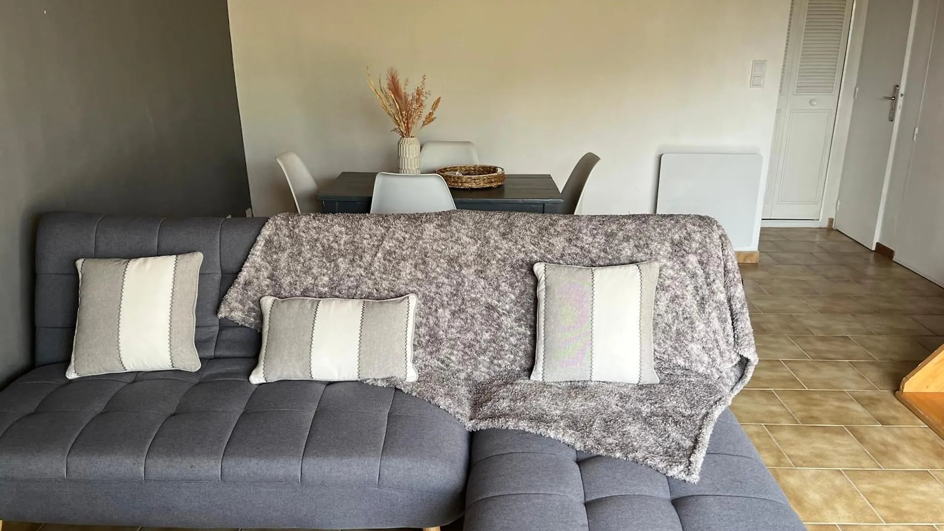 Appartement Duplex lumineux sur gde terrasse, parking, livebox à Entraigues-sur-la-Sorgue