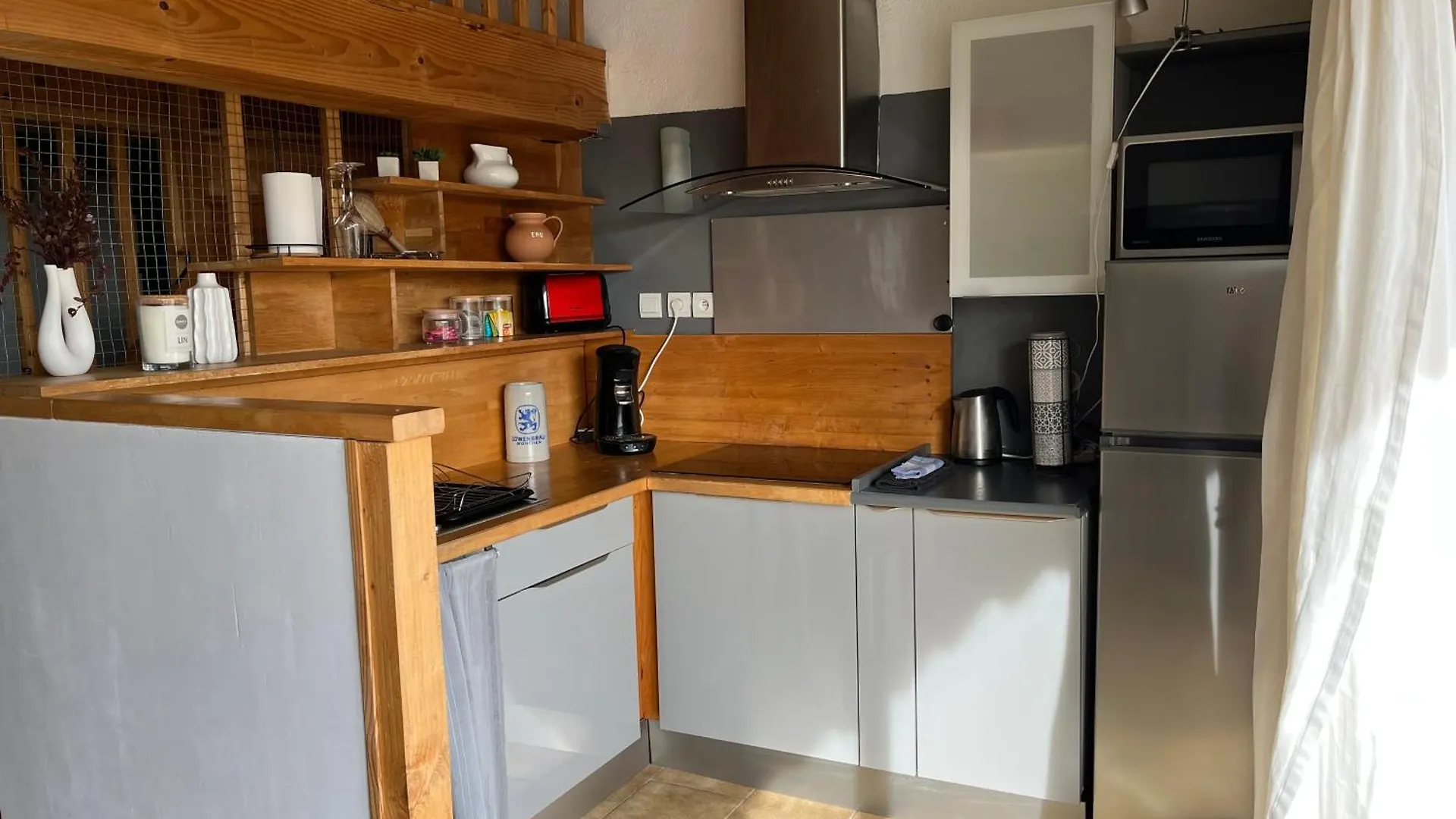 Appartement Duplex lumineux sur gde terrasse, parking, livebox à Entraigues-sur-la-Sorgue 0*,