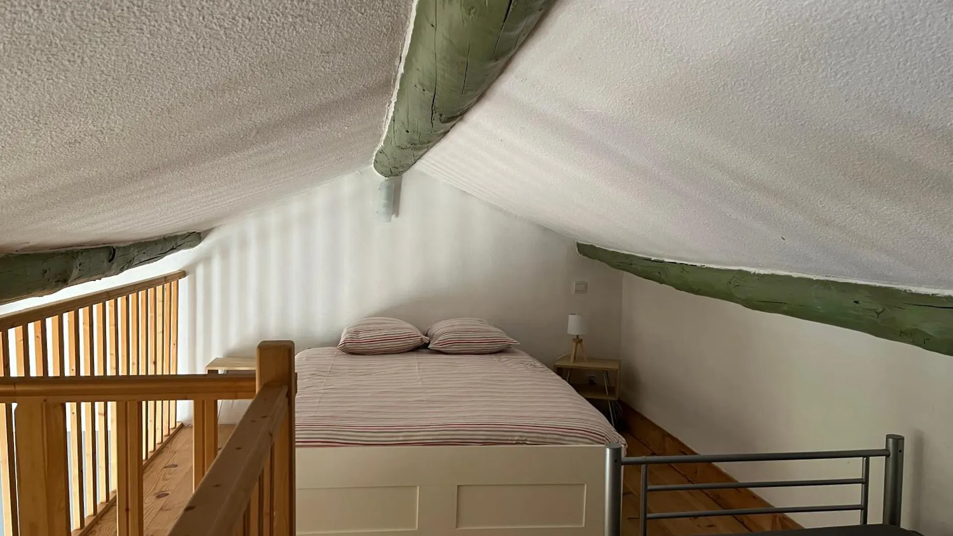 Appartement Duplex lumineux sur gde terrasse, parking, livebox à Entraigues-sur-la-Sorgue