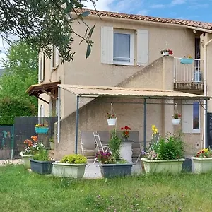 Appartement De 50m De Dessous De Confortable Et Bien équipé Terrasse De 40 Bien équipé Barbecue Et Planchas Parasol Wifi Gratuit Parking Gratuit, Volx